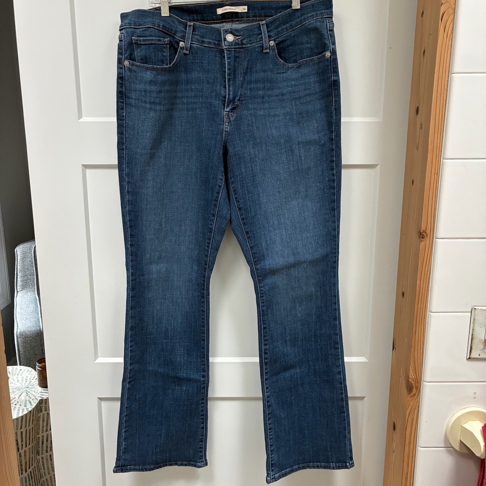Women's Dark Blue Bootcut Levi Jeans- Size 14